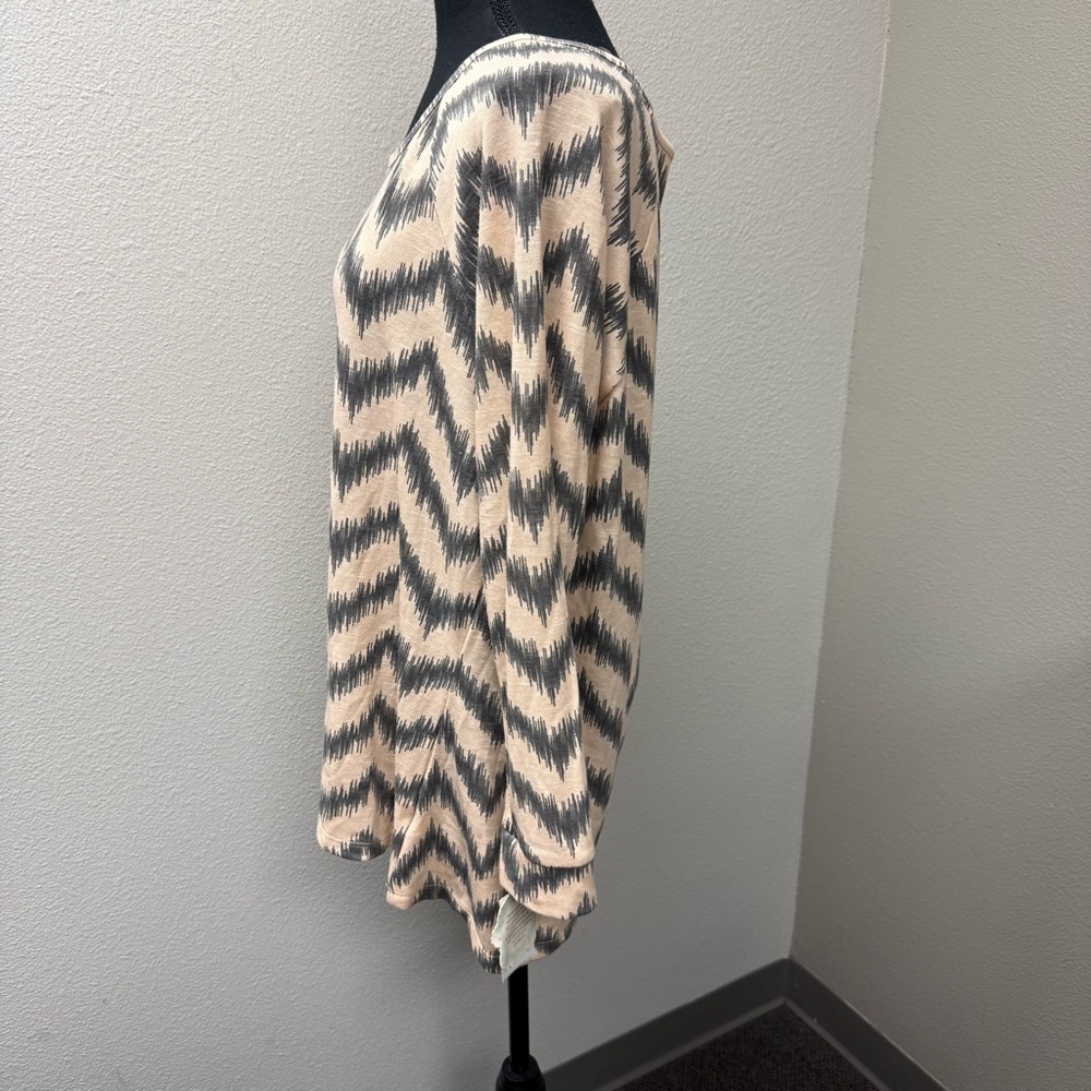 NWT Belle de Jour 1X Tan Gray Chevron Long Sleeve Boho Top - Picture 3 of 10